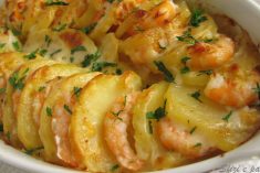 Batatas gratinadas com camarão uma refeição deliciosa e muito prática