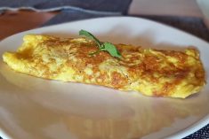 Omelete de Queijo e Fiambre receita fácil e rápida