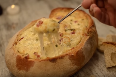 Fica a conhecer a receita deste delicioso pão recheado com queijo!