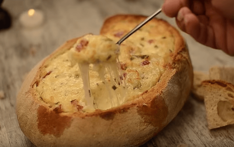 Fica a conhecer a receita deste delicioso pão recheado com queijo ...