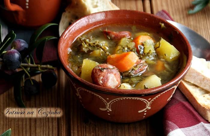 Sopa de Batata-Doce com Couve e Linguiça