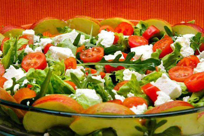 Salada de Alface e Rúcula com Requeijão